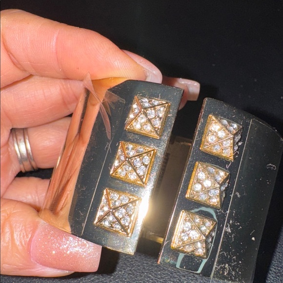 Victoria's Secret Gold Cuff bracelet - Picture 4 of 4